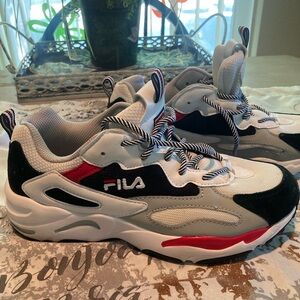 Fila Women’s White, Black, and Red Athletic Shoes Size 9 Previously Owned